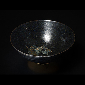 黒釉葉文碗