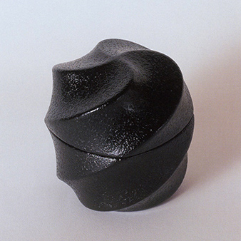 黒沃地四稜茶器