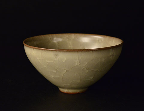 米色瓷茶碗