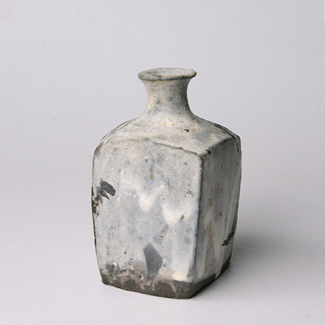 「No.133　粉引唐津角徳利  / Square sake flask, Kohiki-karatsu」の写真　その2