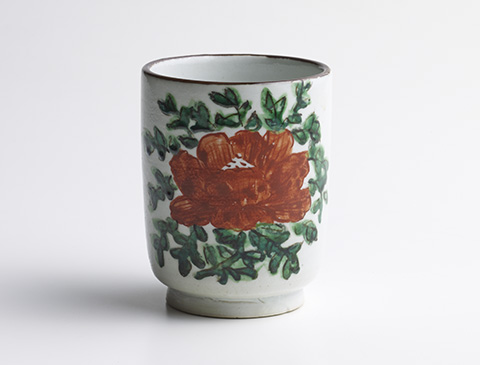 「No.2　魯山人　赤絵牡丹筒 十人　/　A set of 10 cups, Camellia motif」の写真　その6