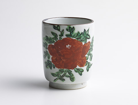 「No.2　魯山人　赤絵牡丹筒 十人　/　A set of 10 cups, Camellia motif」の写真　その5