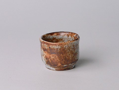 「No.21　魯山人　ネヅミ志野ぐいのみ　/　 Rosanjin　Sake cup, Nezumi shino」の写真　その2