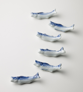 そめつけ　魚形箸枕　六