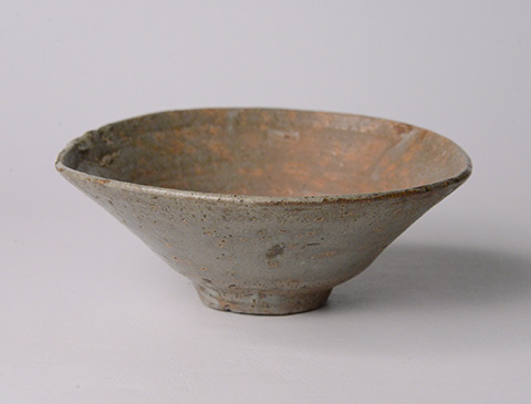 「No.28　とゝや　銘 藤浪　/ Old tea bowl, Totoya ‘Fujinami’」の写真　その3