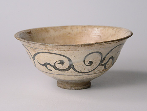 No.30 鶏龍山茶碗 / Old tea bowl, Brush-mark with iron painting