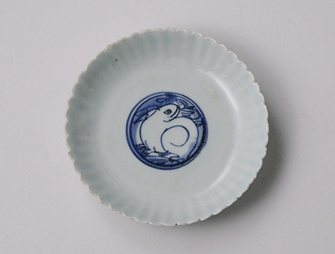 「No.35　染付兎文皿 五客　/　A set of 5 plates, Underglazed blue」の写真　その2