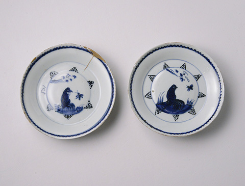 「No.44　古染付鶏文皿 五客　/　 A set of 5 plates, Underglazed blue」の写真　その4