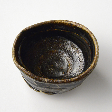 「No.18　黒織部沓茶碗 / Tea bowl, Kuro-oribe, Shoe shaped」の写真　その5