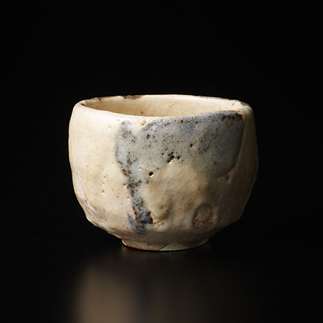 「No.22　岡部嶺男　絵志野盃 / OKABE Mineo　Sake cup, E-shino」の写真　その1