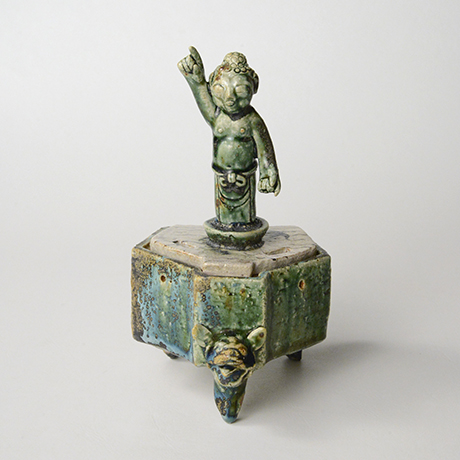 「No.28　青織部誕生佛香炉 / Incense burner, Ao-oribe, Birth of Buddha finial」の写真　その1