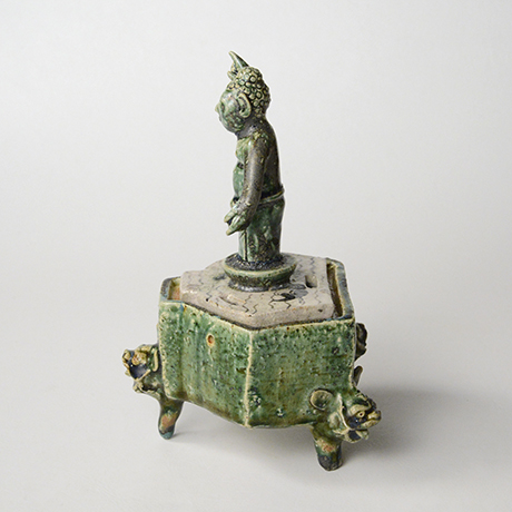 「No.28　青織部誕生佛香炉 / Incense burner, Ao-oribe, Birth of Buddha finial」の写真　その2