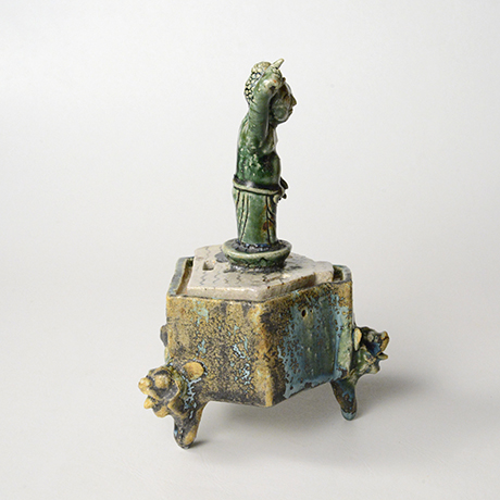 「No.28　青織部誕生佛香炉 / Incense burner, Ao-oribe, Birth of Buddha finial」の写真　その4