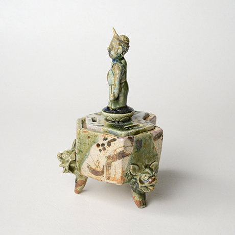 「No.29　青織部誕生佛香炉 / Incense burner, Ao-oribe, Birth of Buddha finial」の写真　その2