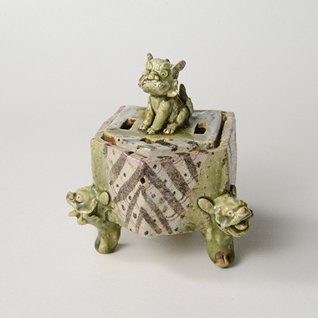 「No.3　青織部獅子鈕香炉 / Incense burner, Ao-oribe, Lion finial」の写真　その1