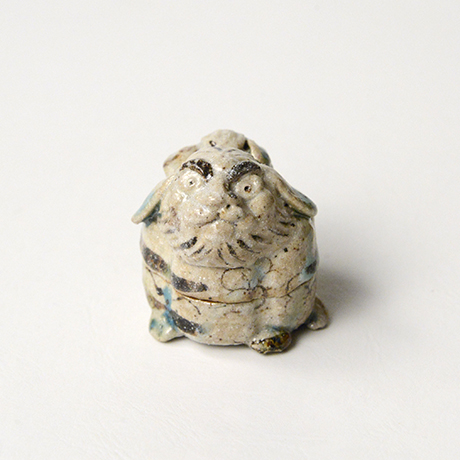 「No.35　弥七田織部獅子香合 / Incense container, Yashichida-oribe, Lion shaped」の写真　その1