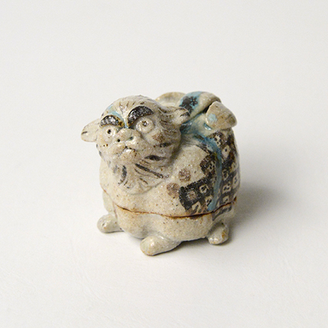 「No.36　弥七田織部獅子香合 / Incense container, Yashichida-oribe, Lion shaped」の写真　その1