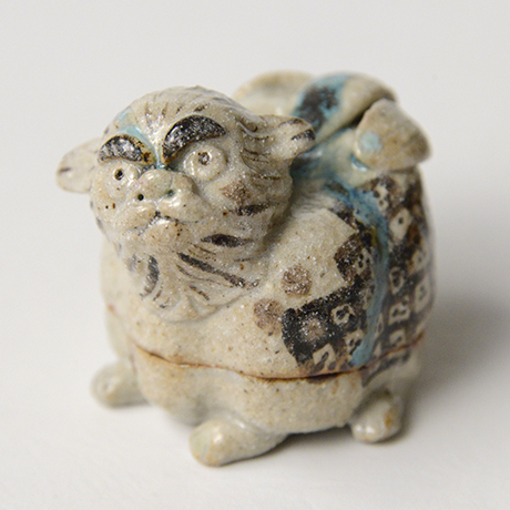 「No.36　弥七田織部獅子香合 / Incense container, Yashichida-oribe, Lion shaped」の写真　その7