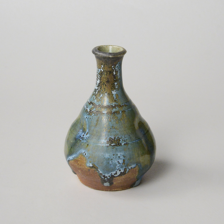 「No.41　織部小徳利 / Small sake flask, Oribe」の写真　その1