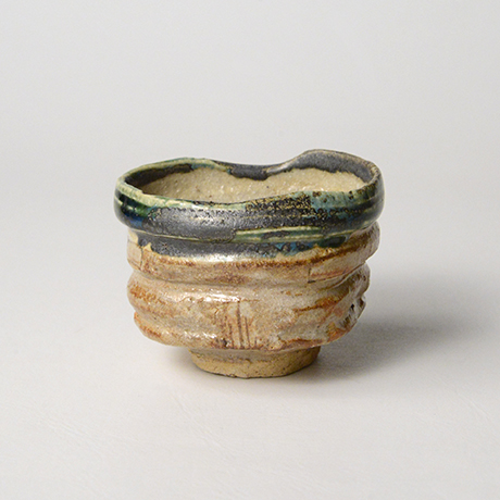 「No.46　鳴海織部さけのみ / Sake cup, Narumi-oribe」の写真　その2