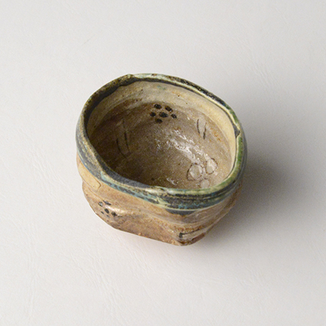「No.46　鳴海織部さけのみ / Sake cup, Narumi-oribe」の写真　その3