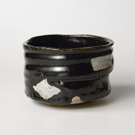 「No.52　黒織部筒茶碗 / Tea bowl, Kuro-oribe, Cylindrical」の写真　その1