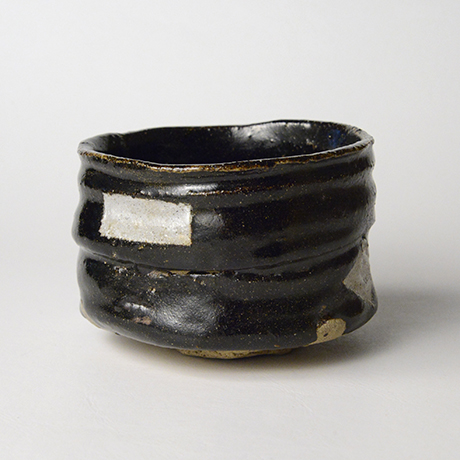 「No.52　黒織部筒茶碗 / Tea bowl, Kuro-oribe, Cylindrical」の写真　その2