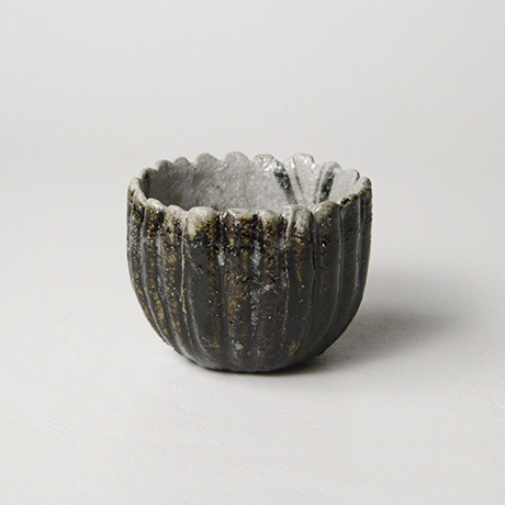 「No.57　黒織部さけのみ / Sake cup, Kuro-oribe」の写真　その2