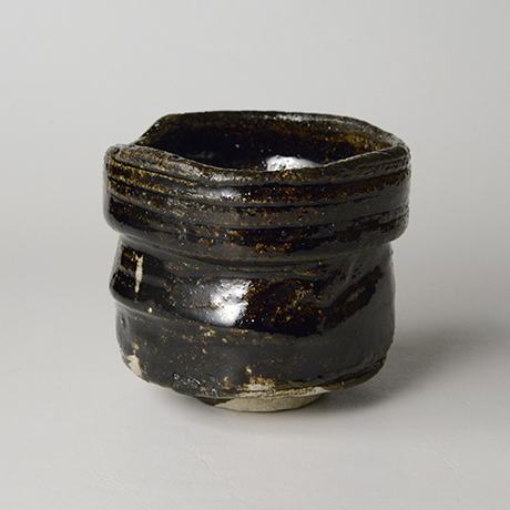 「No.6　織部黒筒茶碗 / Tea bowl, Oribe-kuro, Cylindrical」の写真　その2