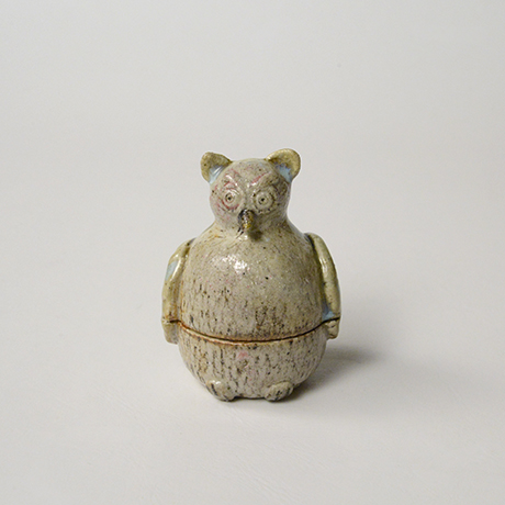 「No.9　青織部ミミズク香合 / Incense container, Ao-oribe, Owl shaped」の写真　その1
