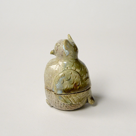 「No.9　青織部ミミズク香合 / Incense container, Ao-oribe, Owl shaped」の写真　その2
