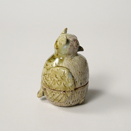 「No.9　青織部ミミズク香合 / Incense container, Ao-oribe, Owl shaped」の写真　その4