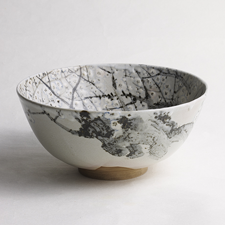 「No.32　永楽和全　梅之画圓形鉢　/　EIRAKU Wazen Bowl, Plum tree」の写真　その1