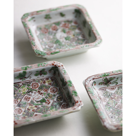 「No.33　南京赤絵唐子文四方向付 五客　/ A set of 5 plates, Overglazed enamels」の写真　その1