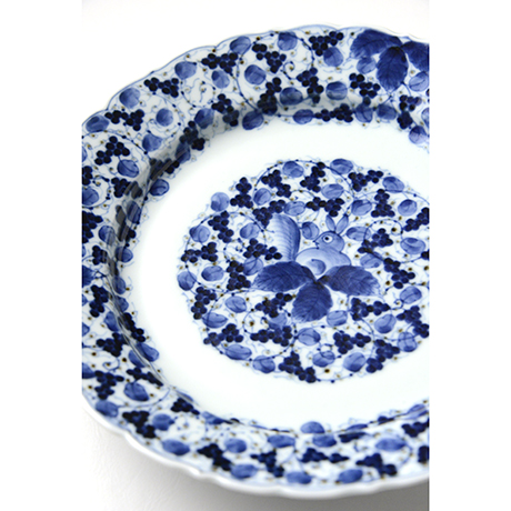 「No.10　葡萄唐草文輪花リム八寸皿 / Dish with grapevine arabesque design, Sometsuke」の写真　その3