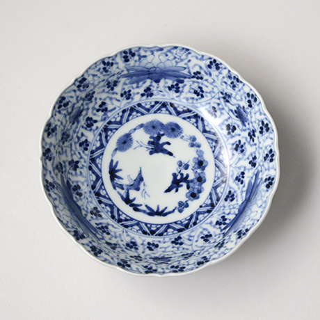 「No.21　花唐草文輪花向付 /   Dish with floral arabesque design, Sometsuke」の写真　その2