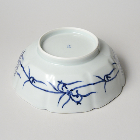 「No.24　芙蓉手花鳥文輪花中鉢 /   Bowl with flower and bird design, Sometsuke」の写真　その3