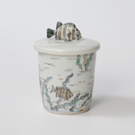 「No.25　色絵ふた付ひれ酒呑　　Sake cup with lid, Iro-e」の写真　その3