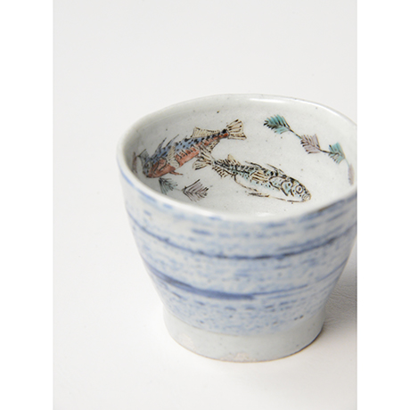 「No.27　色絵汲出碗　五　「イトヨ泳がす図」　A set of five tea cups. Iro-e, “Three-spined Sticklebacks Swimming”」の写真　その4