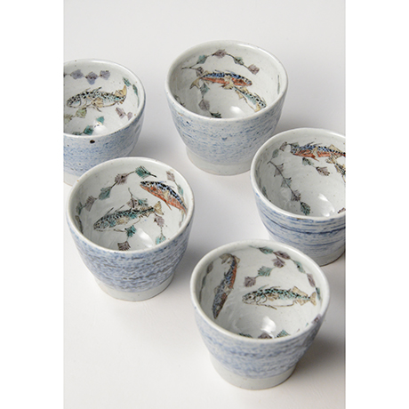 「No.27　色絵汲出碗　五　「イトヨ泳がす図」　A set of five tea cups. Iro-e, “Three-spined Sticklebacks Swimming”」の写真　その6