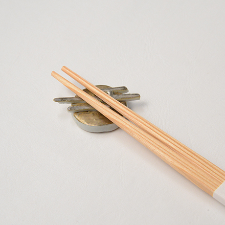 「No.36　色絵金彩箸置「月の満ち欠け」　　A set of chopstick rests, Iro-e with gold, “the Waxing and Waning Moons”」の写真　その3