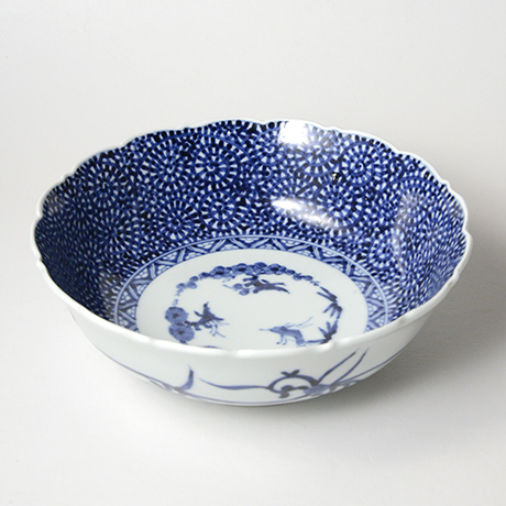 「No.4　蛸唐草文輪花中鉢 / Bowl, arabesque pattern called ‘tako-karakusa’, Sometsuke」の写真　その2