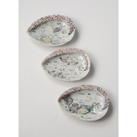 「No.5　色絵あわび小皿 五　A set of five ear shell shaped dishes, Iro-e」の写真　その2