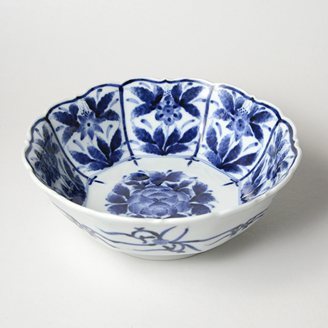 「No.5　芙蓉手草花文輪花八角中鉢 / Octagonal Bowl with flower design, Sometsuke」の写真　その2