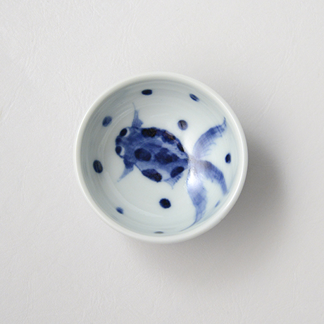 「No.51　金魚文盃  /   Sake cup with goldfish design, sometsuke」の写真　その2