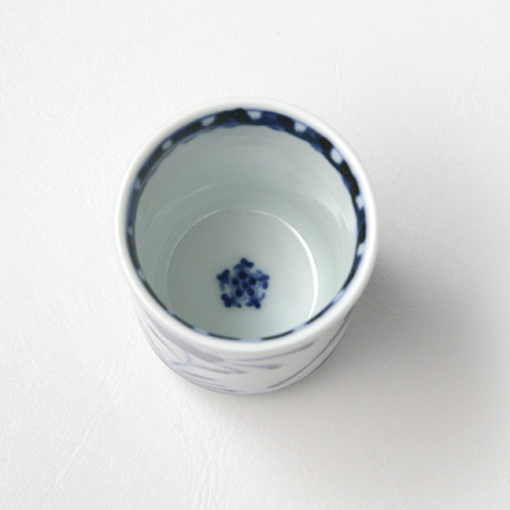 「No.54　花鳥文筒ぐい吞 /   Sake cup with flower and bird design, sometsuke」の写真　その3