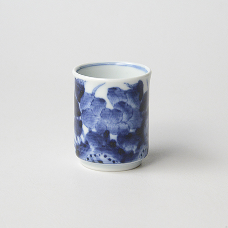 「No.55　岩牡丹文筒ぐい吞 /   Sake cup with peony design, sometsuke」の写真　その1
