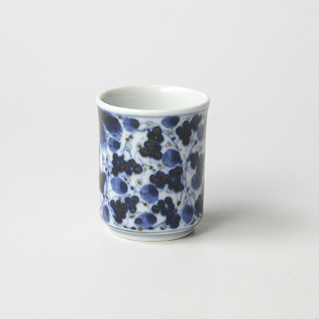 「No.56　葡萄唐草文筒ぐい吞 /   Sake cup with grapevine arabesque design, sometsuke」の写真　その2