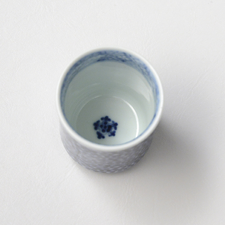 「No.57　蛸唐草文筒ぐい吞 /   Sake cup with arabesque design, sometsuke」の写真　その3