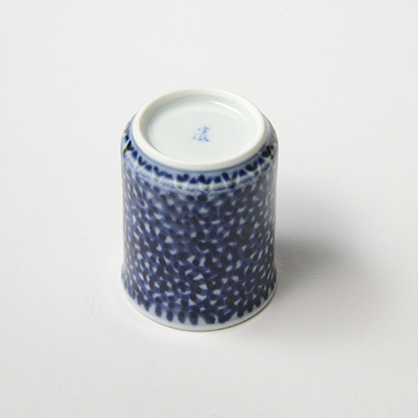 「No.57　蛸唐草文筒ぐい吞 /   Sake cup with arabesque design, sometsuke」の写真　その4